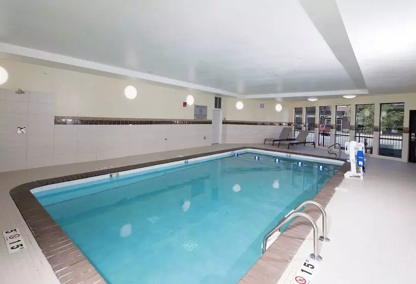 Szálloda Courtyard Bay City