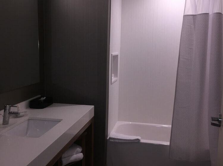 호텔 Courtyard Bay City