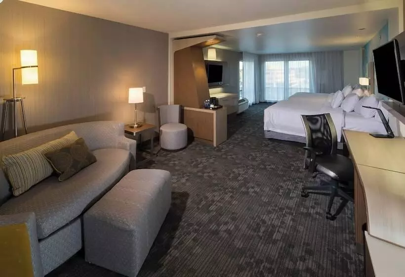 Szálloda Courtyard Bay City