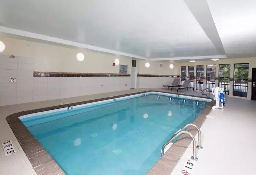 Szálloda Courtyard Bay City