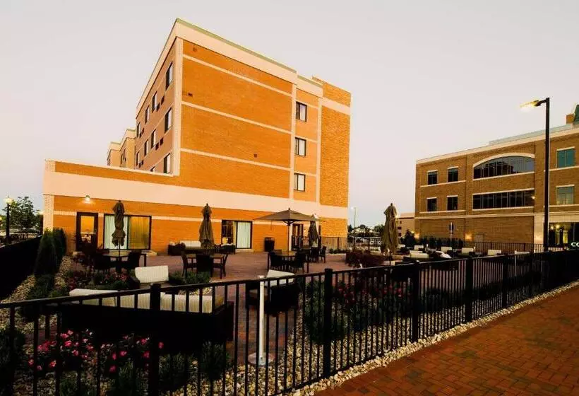 Szálloda Courtyard Bay City