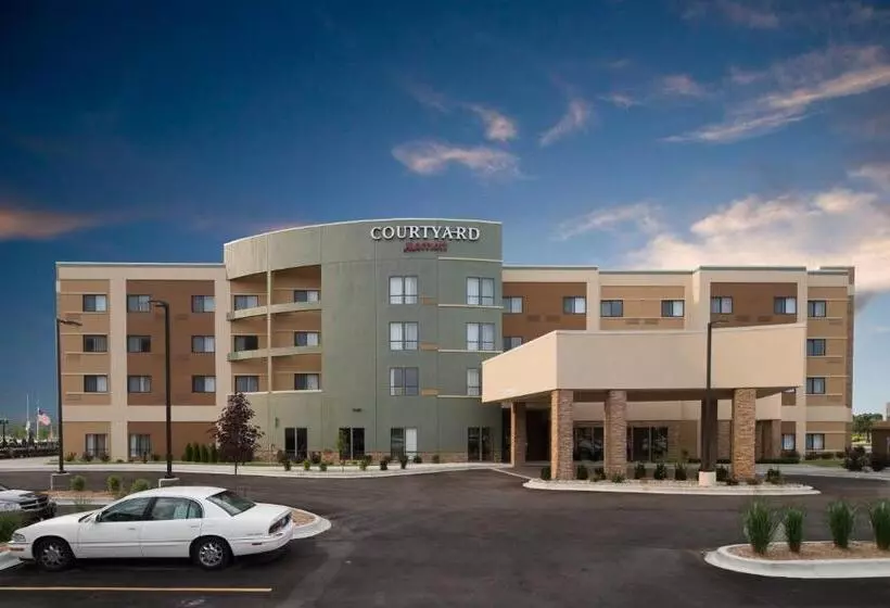 Szálloda Courtyard Bay City