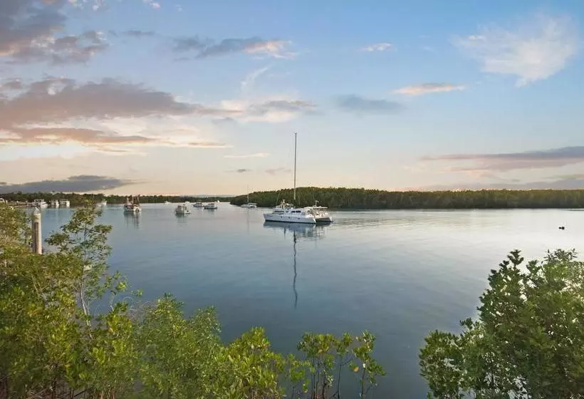 Мотель Hinchinbrook Resorts