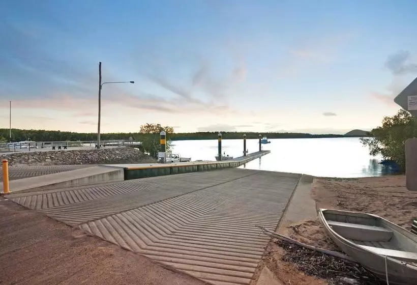 Мотель Hinchinbrook Resorts