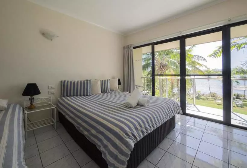 Мотель Hinchinbrook Resorts