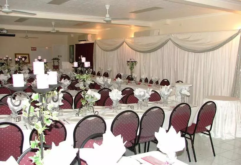 Мотель Hinchinbrook Resorts