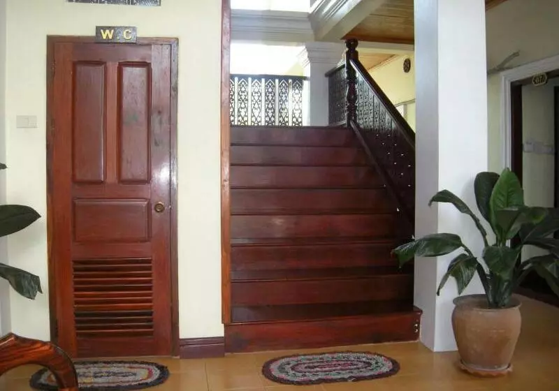 Пансион Phone Praseuth Guesthouse