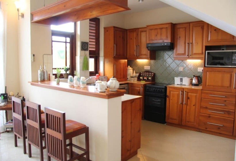 פנסיון Saladura Villa