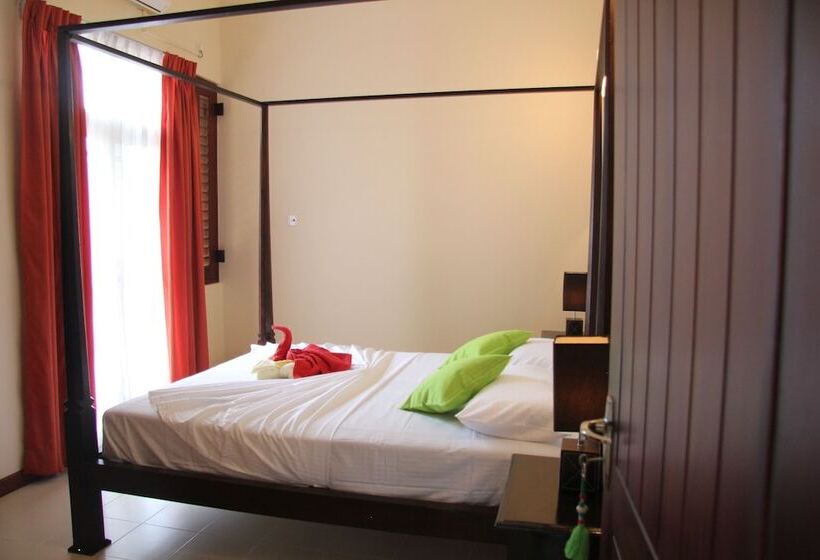 פנסיון Saladura Villa