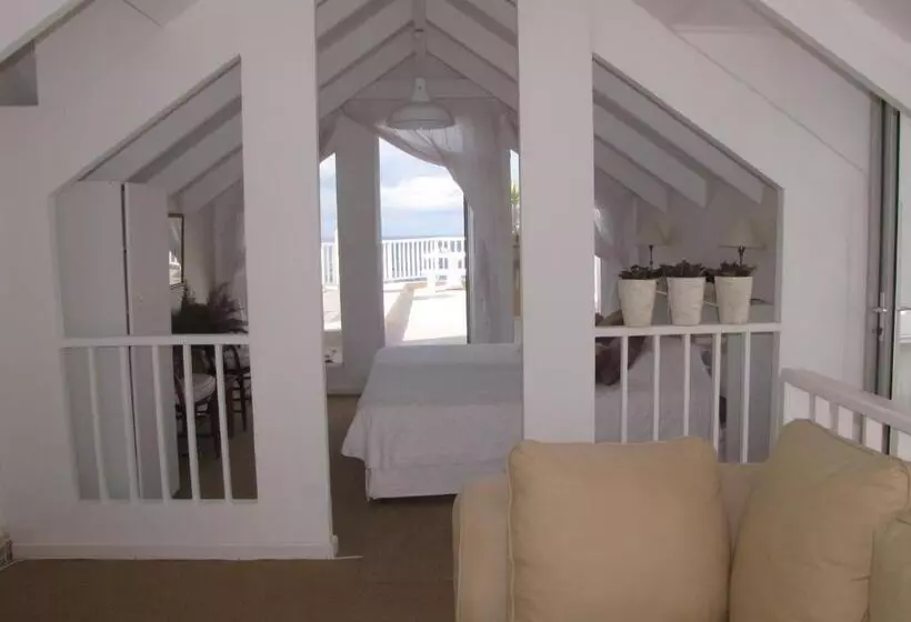 פנסיון The Pink Lodge On The Beach