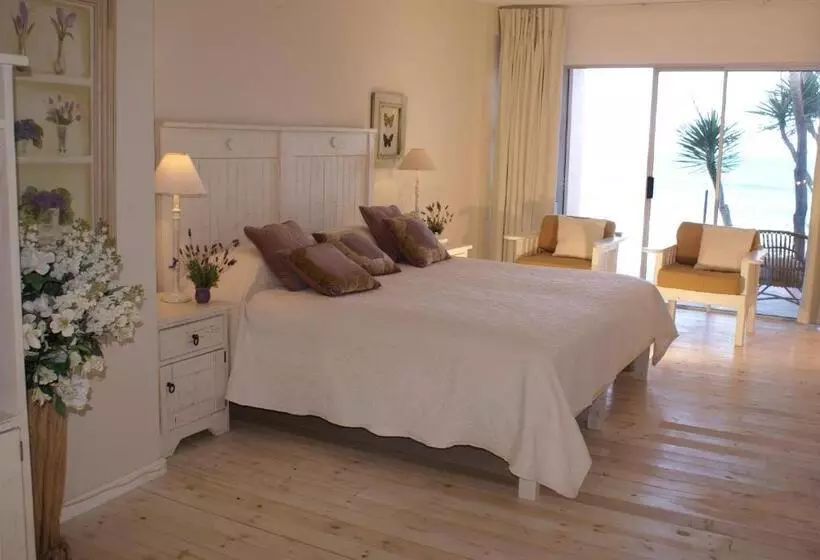 פנסיון The Pink Lodge On The Beach