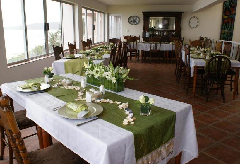 פנסיון The Pink Lodge On The Beach