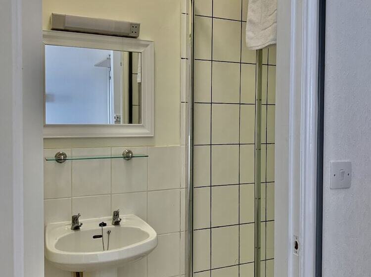 פנסיון Waterfront Inn