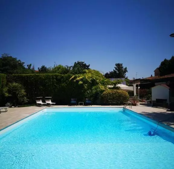 هتل Albergo Zoello Je Suis