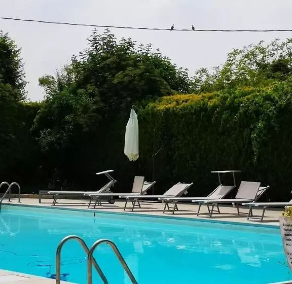 هتل Albergo Zoello Je Suis