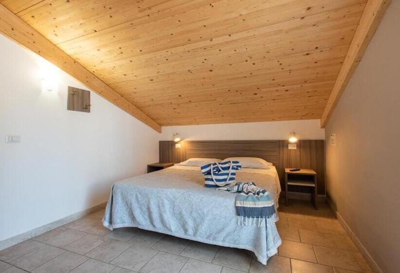 בית מלון כפרי Consul   Family