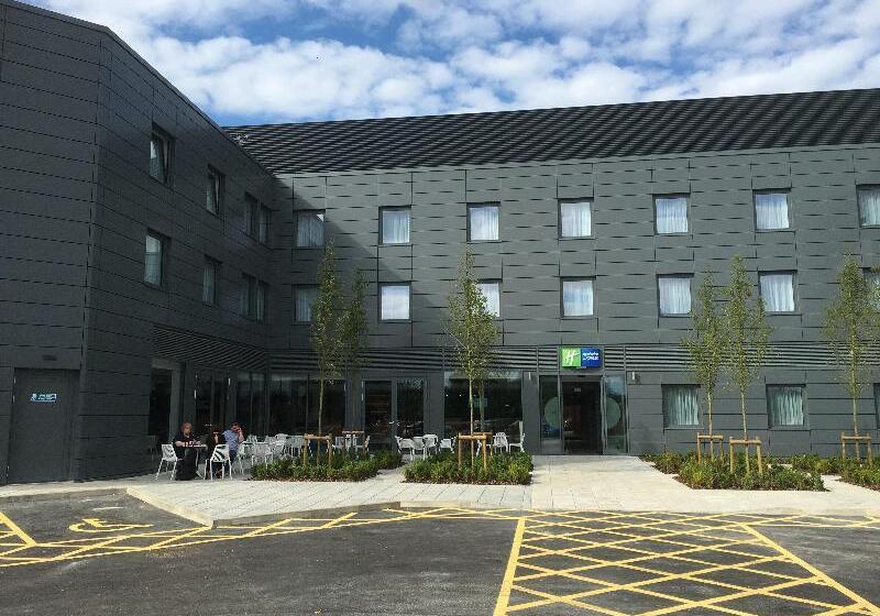 فندق Holiday Inn Express St. Albans   M25, Jct.22