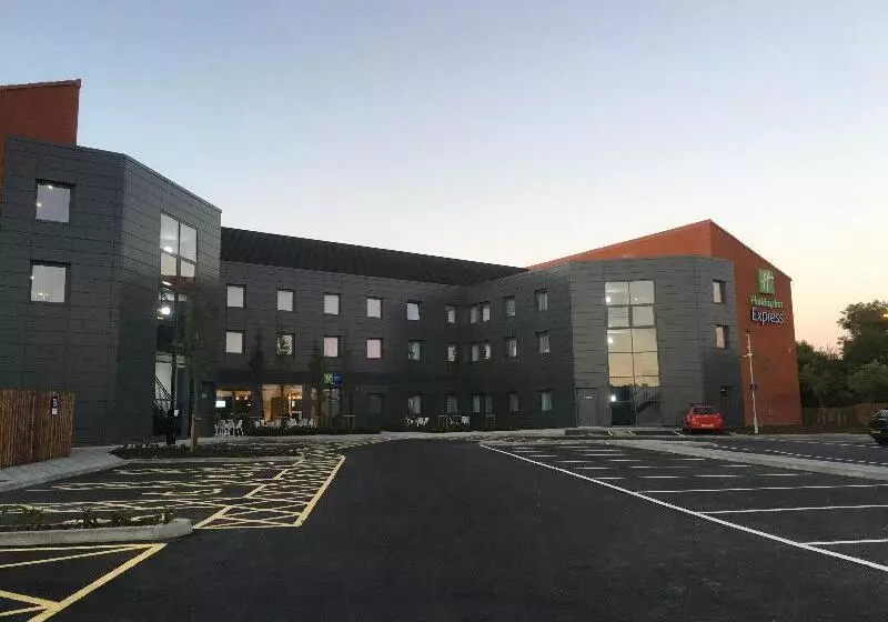 Hotel Holiday Inn Express St. Albans   M25, Jct.22