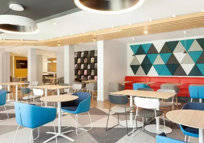 Hotel Holiday Inn Express St. Albans   M25, Jct.22