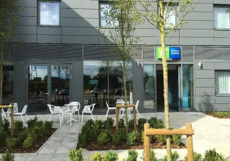 Hotel Holiday Inn Express St. Albans   M25, Jct.22