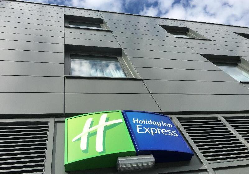 فندق Holiday Inn Express St. Albans   M25, Jct.22