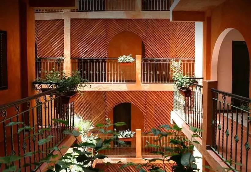 هتل La Villa Racine