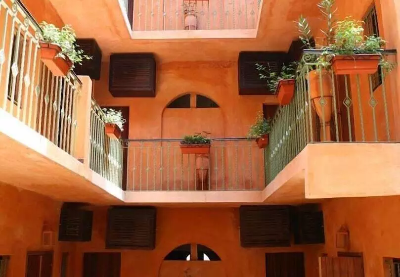 هتل La Villa Racine