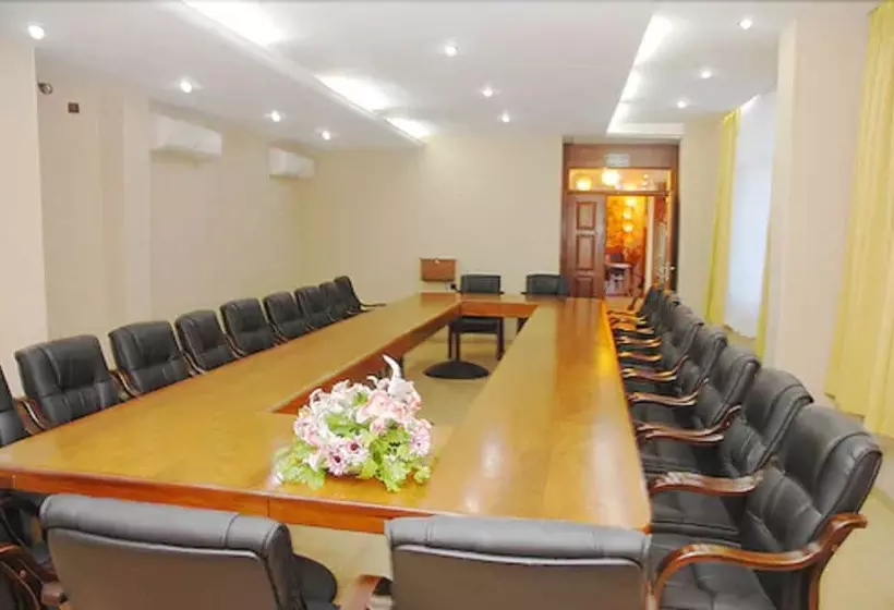 호텔 Robinhood Inn