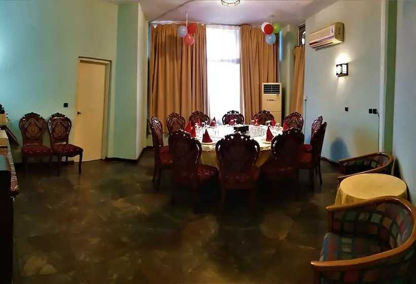 호텔 Robinhood Inn