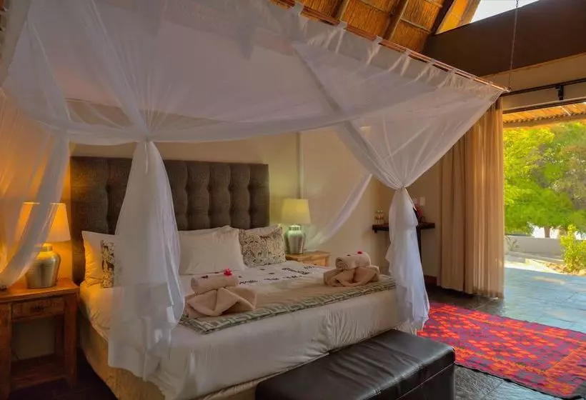 هتل Thamalakane River Lodge