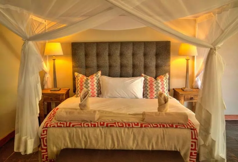 هتل Thamalakane River Lodge