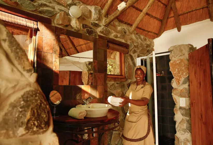 هتل Thamalakane River Lodge