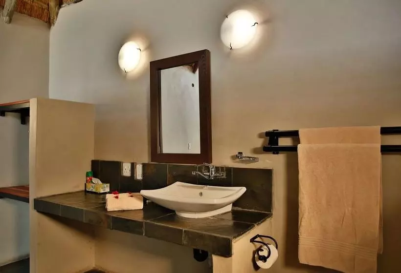 هتل Thamalakane River Lodge