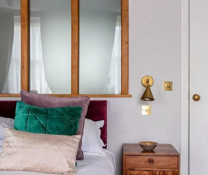 Hotel The Bull And Townhouse, Beaumaris The Inn Collection Group