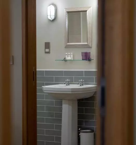 هتل The Lister Arms