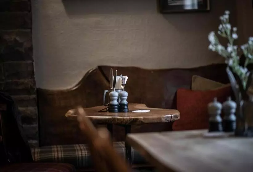 هتل The Lister Arms