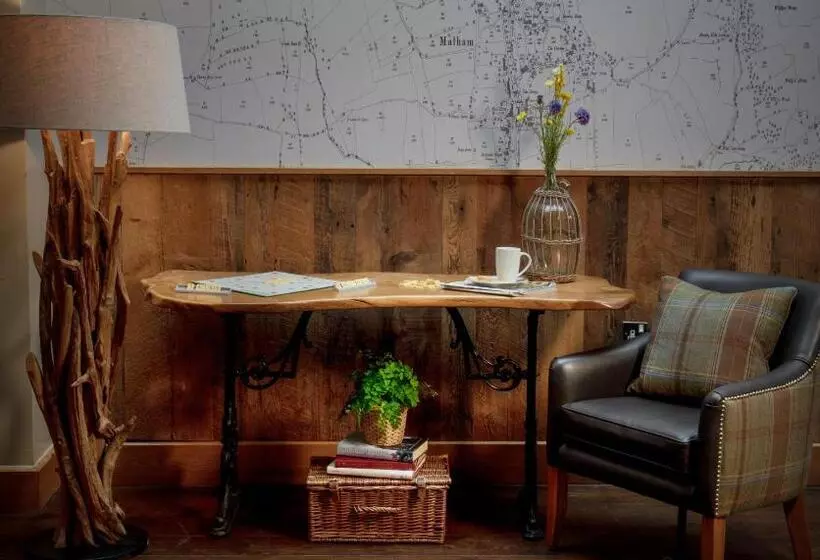 هتل The Lister Arms