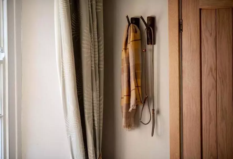 هتل The Lister Arms