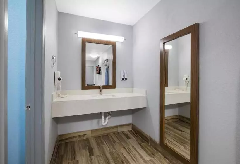 汽车旅馆  Hometowne Studios By Red Roof Orange, Tx