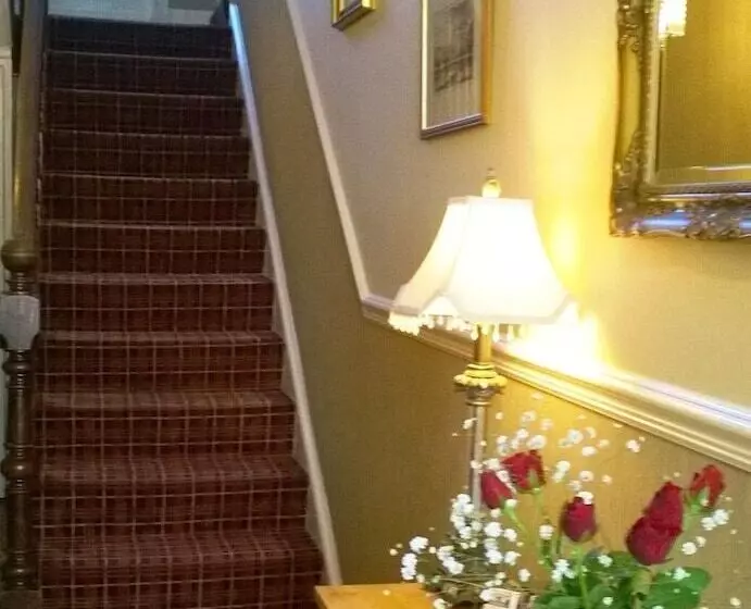 پانسیون Albany House