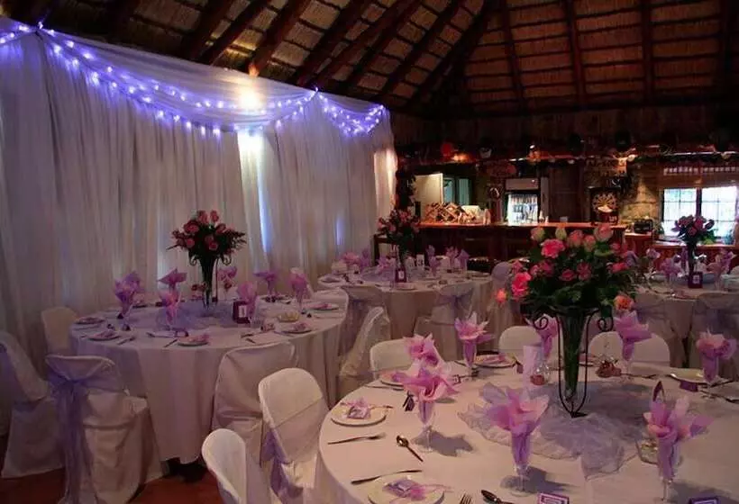 پانسیون La Rochelle Inn