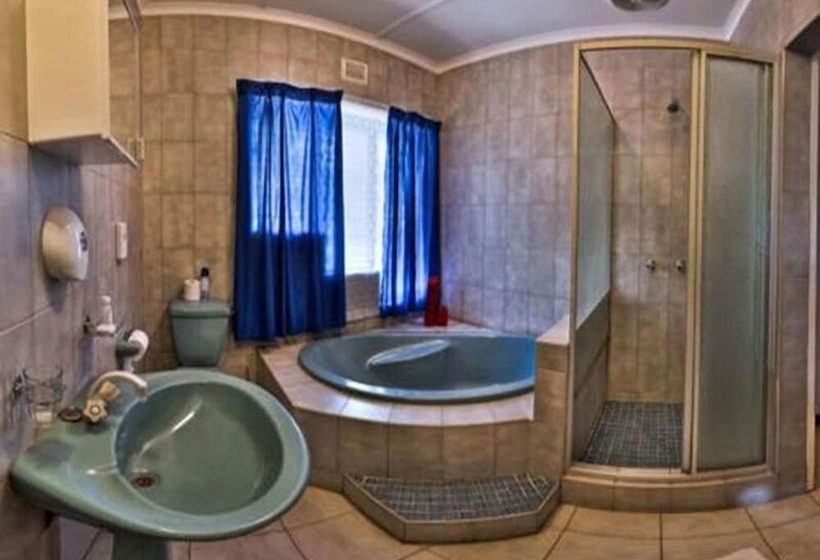 بنسيون La Rochelle Inn