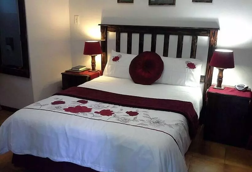 پانسیون La Rochelle Inn