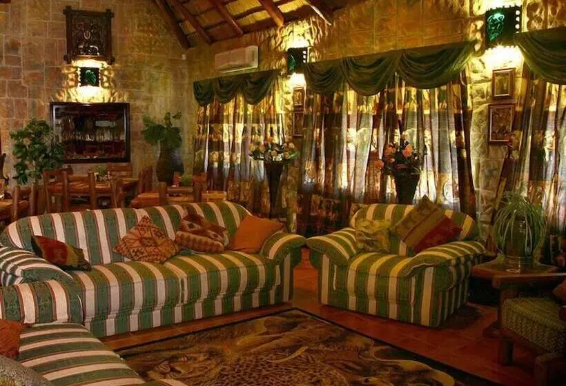 پانسیون La Rochelle Inn