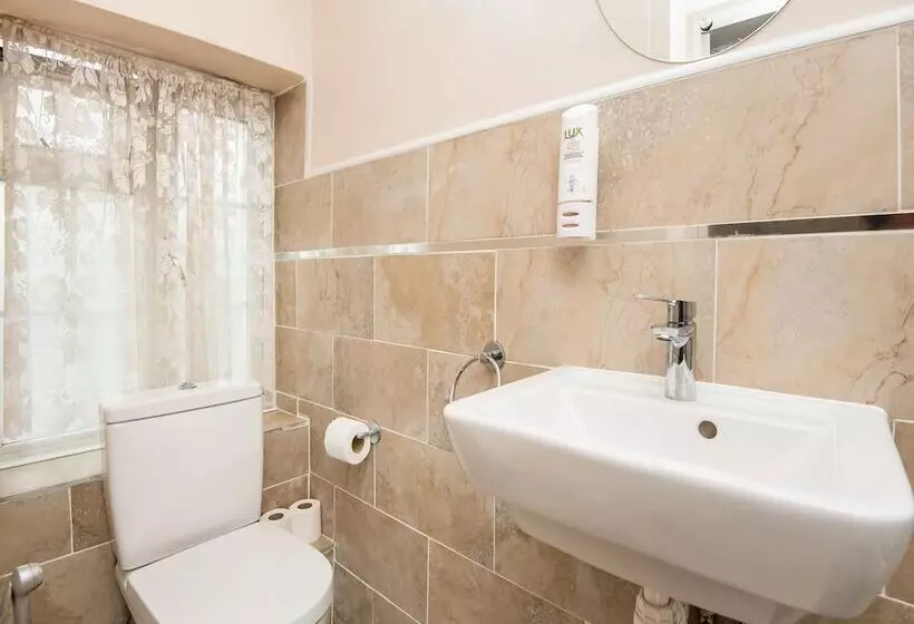 Majatalo OYO Vale Lodge