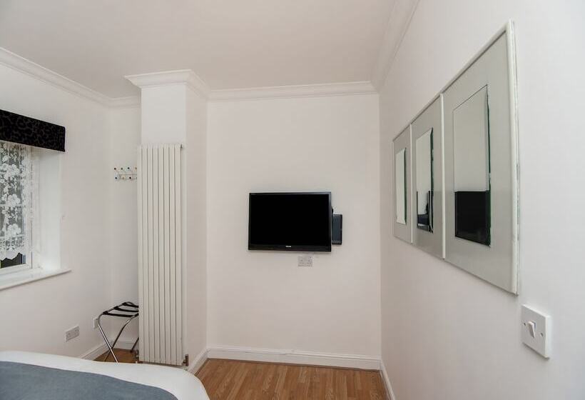 بنسيون OYO Vale Lodge