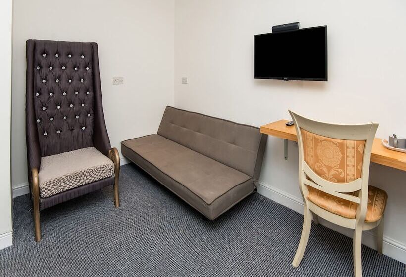 بنسيون OYO Vale Lodge