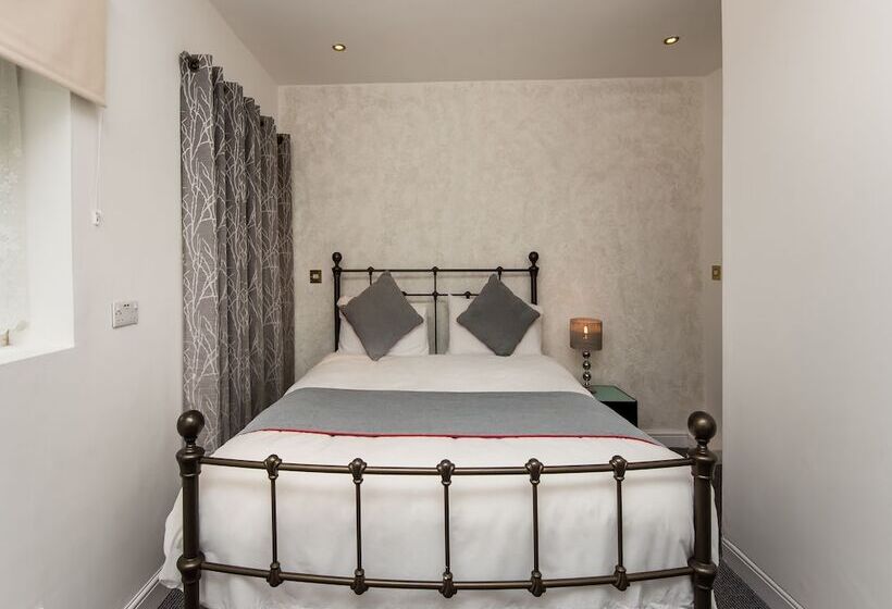 بنسيون OYO Vale Lodge