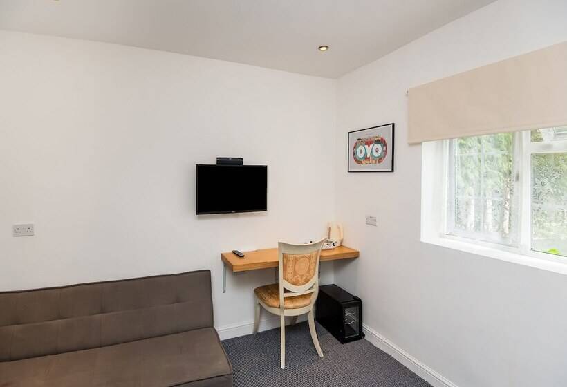 بنسيون OYO Vale Lodge