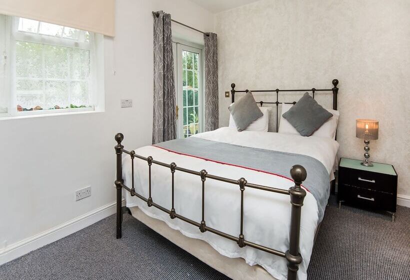 بنسيون OYO Vale Lodge